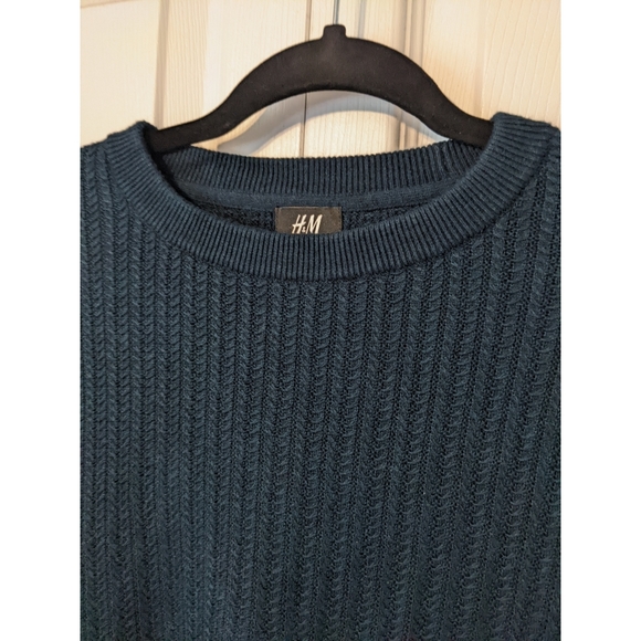 3/$20! H&M Mens Cable Knit Sweater - Picture 2 of 9